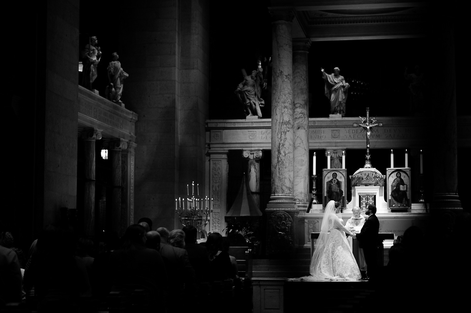 Minneapolis wedding at The Basilica of Saint Mary